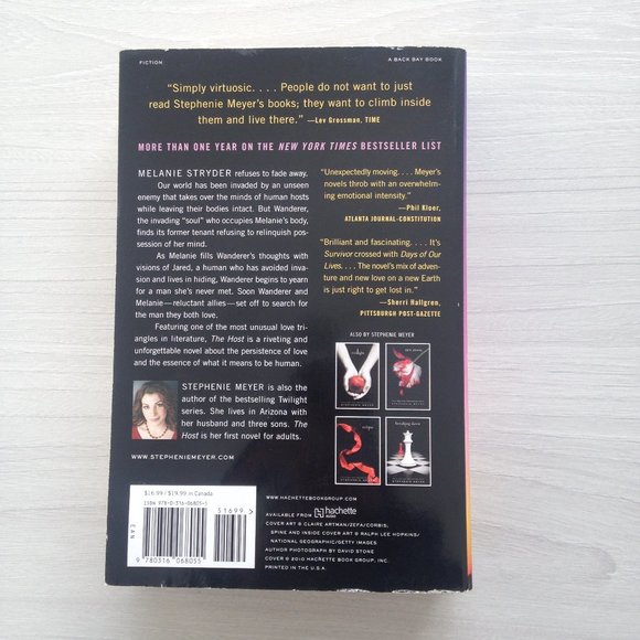 Stephenie Meyer - The Host - Picture 2 of 2